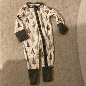 Mebie Baby Cozy Christmas Print NB One Piece